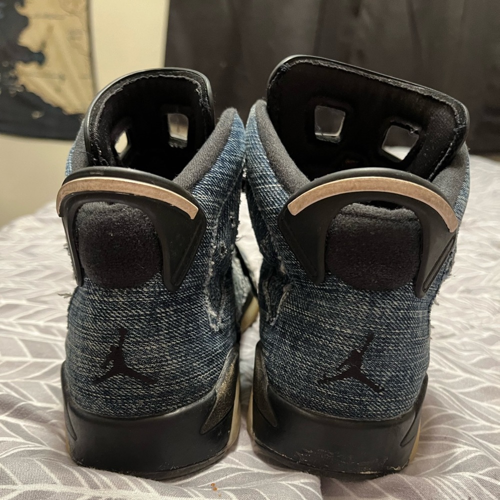 Jean Jordan alittle wear and tare size 5 big kids